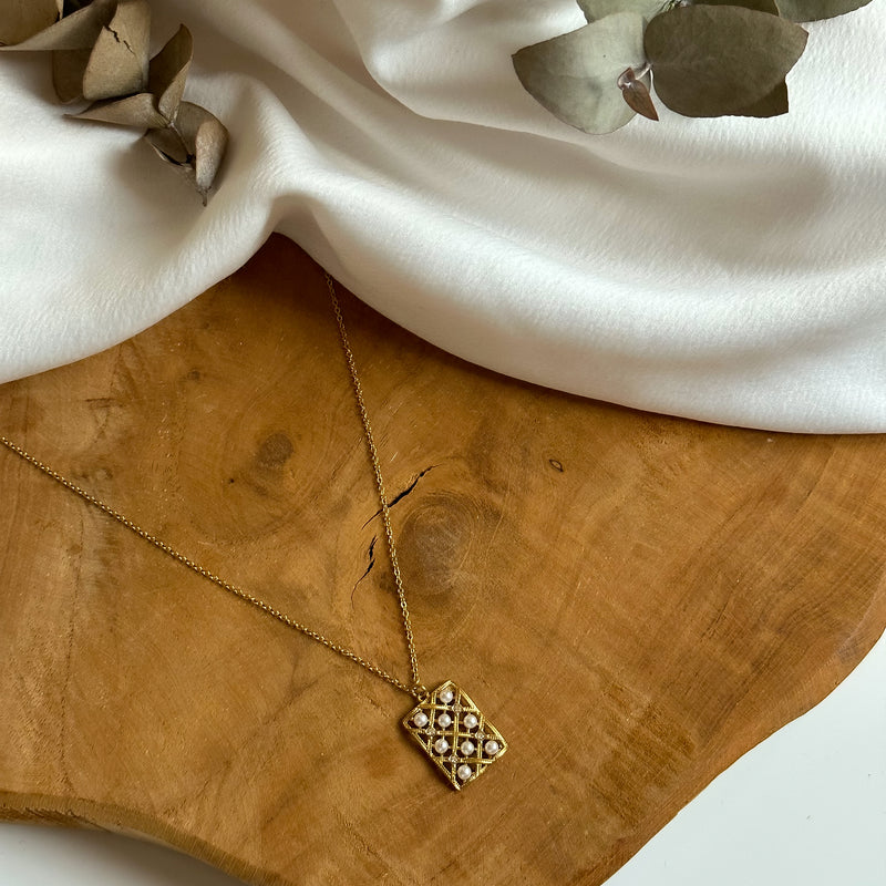 Collier Lamis