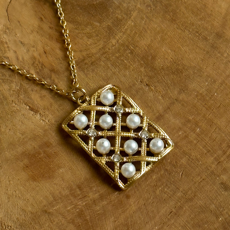 Collier Lamis